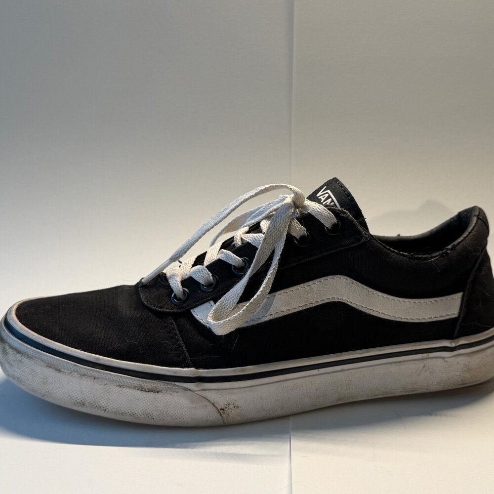 VANS women's black/white shoe